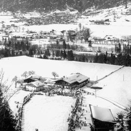 Deutsche Meisterschaften 1954 Skispringen mit Blick auf Gut Steinbach