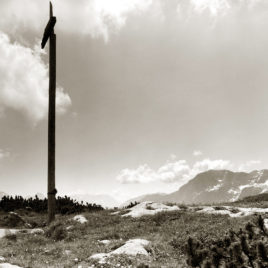 Gipfelkreut mit Blick zu den Loferer Steinbergen