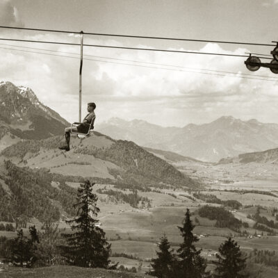 Sesselbahn in Kössen mit Kaisergebirge und Chiemgauer Alpen